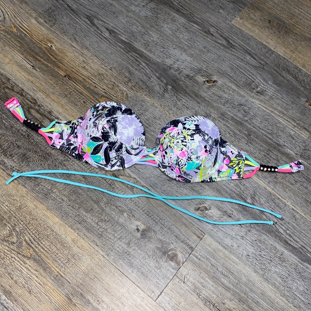 Victoria’s Secret bikini top 32D